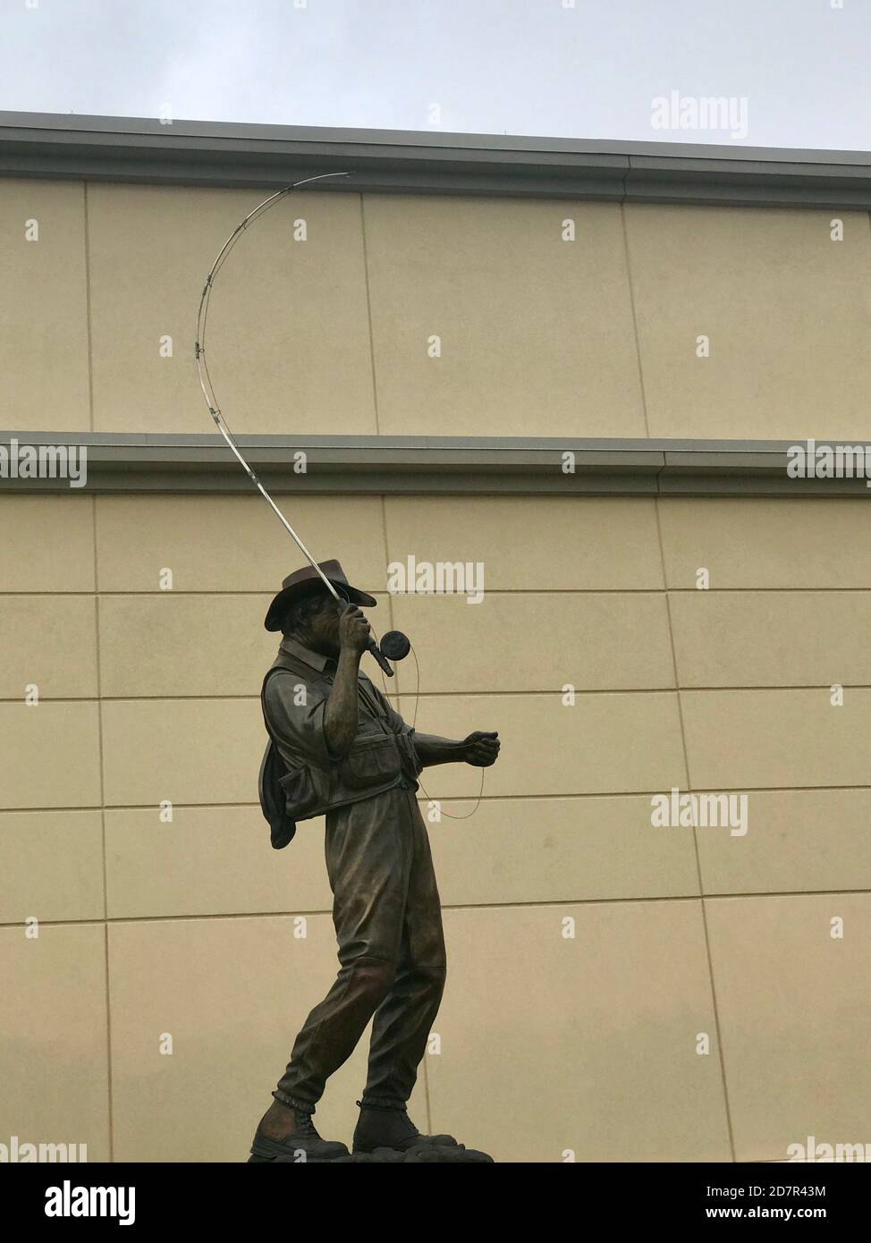 Volent la statue de pêcheur devant le magasin Scheels à Frisco Texas Banque D'Images