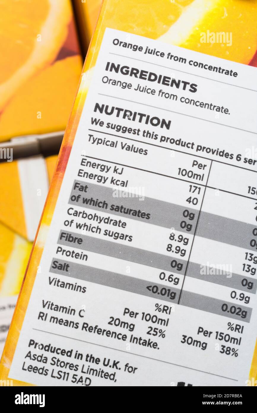 ASDA jus d'orange étiquetage nutritionnel: Montrant la teneur en sucre / glucides. Pour l'emballage des aliments, les étiquettes des aliments, l'étiquetage des aliments, les ingrédients alimentaires, 1 sur 5 Banque D'Images