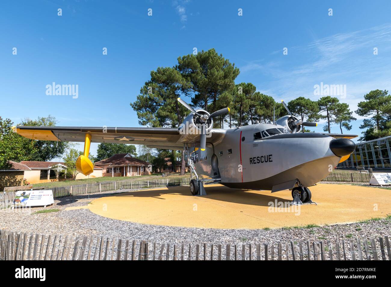 Le seul musée d'hydravion en France est situé sur le lac Biscarrosse. Cet US Grumman HU-16A Albatross (1951) a été installé à l'entrée du musée Banque D'Images