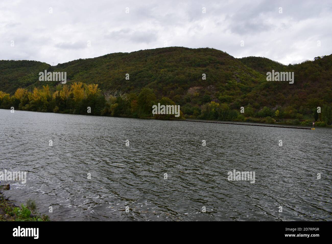 Île de Mosel à une écluse de rivière Banque D'Images