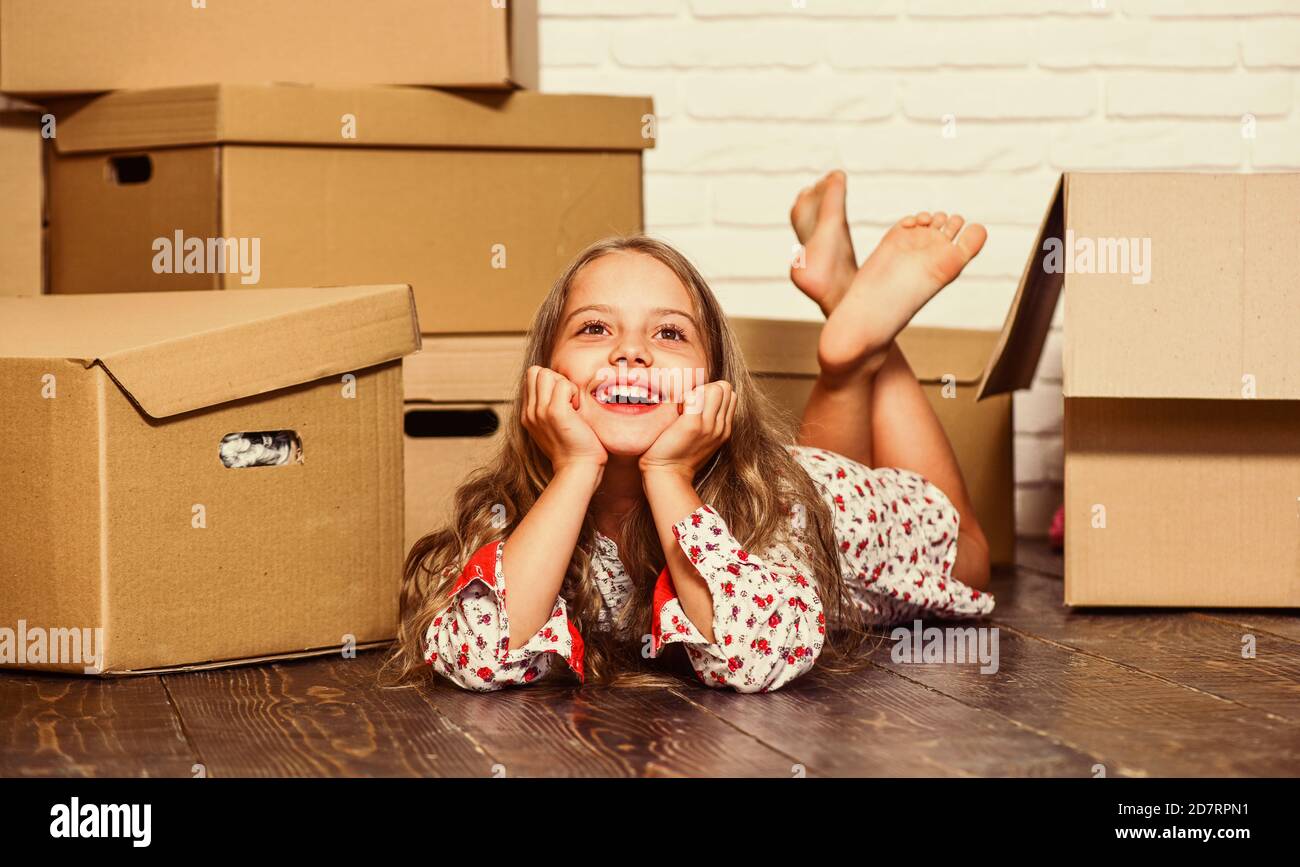Rever De Propre Chambre Petit Enfant Fille Et Des Boites Sortir Concept Se Preparer A Se Deplacer Louer Maison L Immobilier La Livraison De Votre Achat Kid Demenagement De La Routine Les Choses Rever De Propre Chambre Petit Enfant Fille Et Des Boites Sortir Concept Se Preparer A Se Deplacer Louer Maison L Immobilier La Livraison De Votre Achat Kid Demenagement De La Routine Les Choses