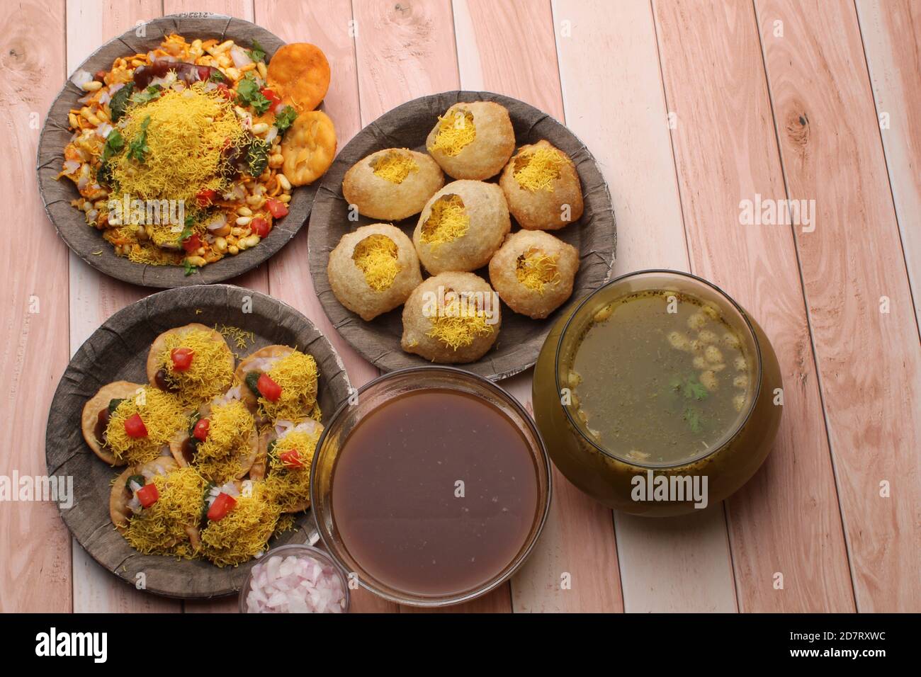 Le groupe de nourriture de chat de Bombay comprend golgappa/panipuri, bhel-puri, sev-poori. Banque D'Images