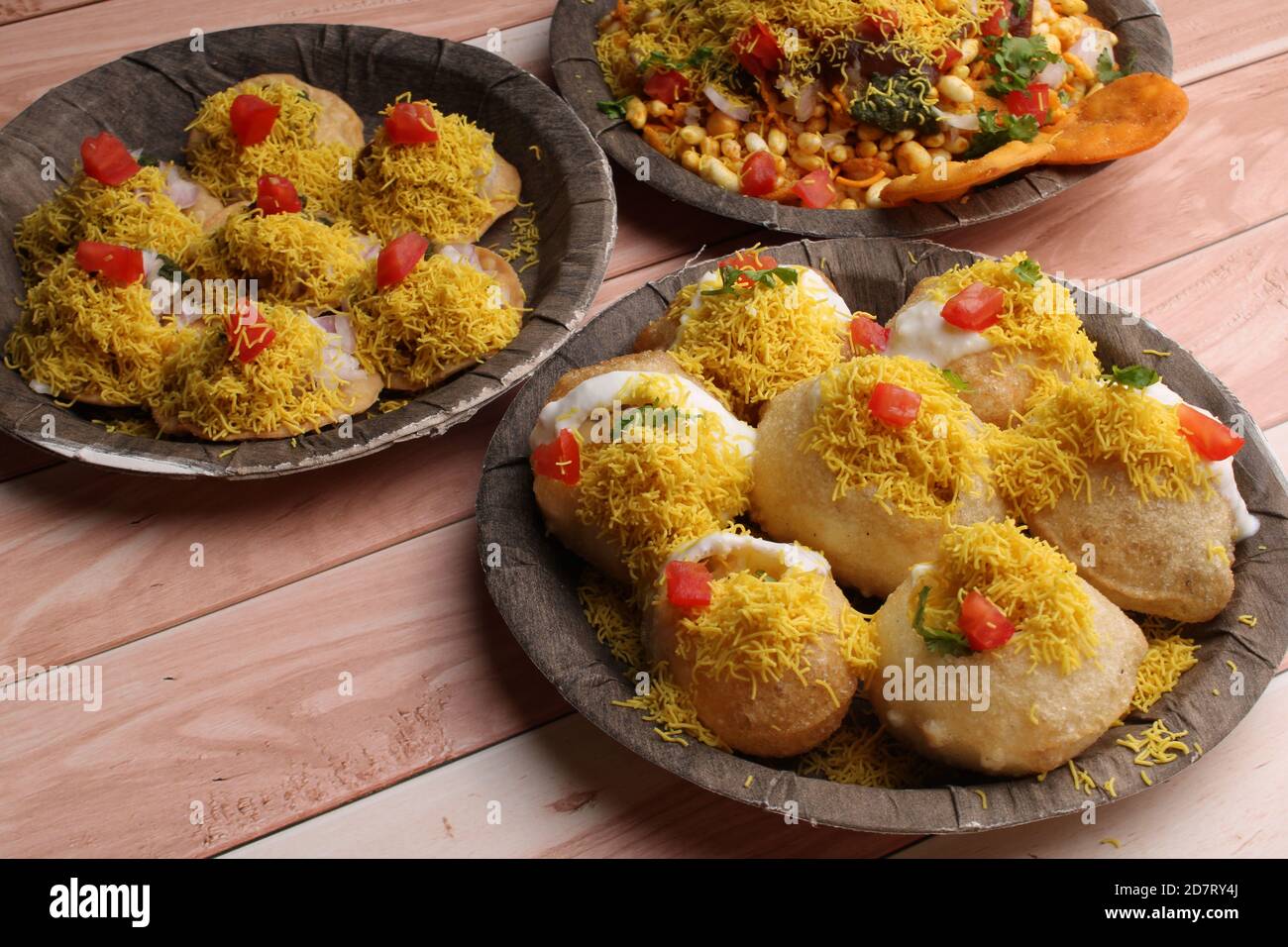 Le groupe de la nourriture de chat Bombay comprend bhel-puri, sev-poori, dahipuri Banque D'Images