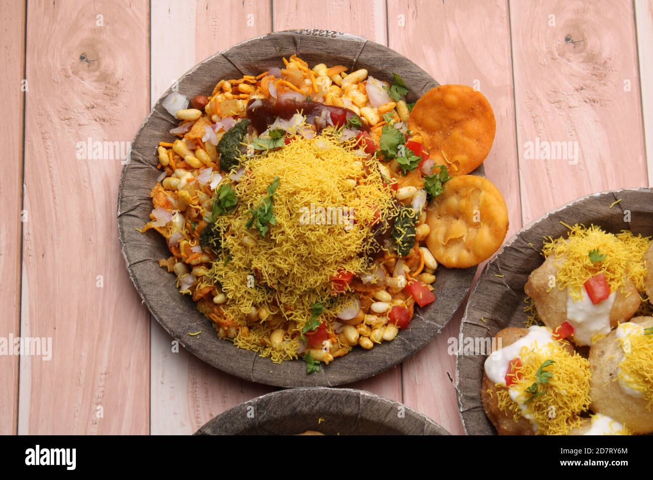 Le groupe de la nourriture de chat Bombay comprend bhel-puri, sev-poori, dahipuri Banque D'Images