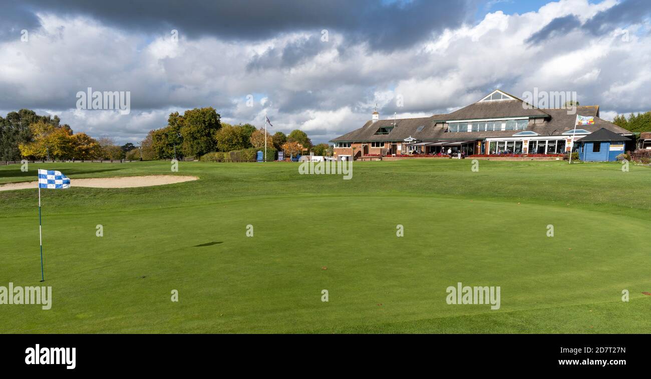 Dudsbury Golf Club Hotel & Spa, Christchurch Road, Ferndown, Bournemouth, Dorset, Angleterre, Royaume-Uni - vue sur le clubhouse. Banque D'Images