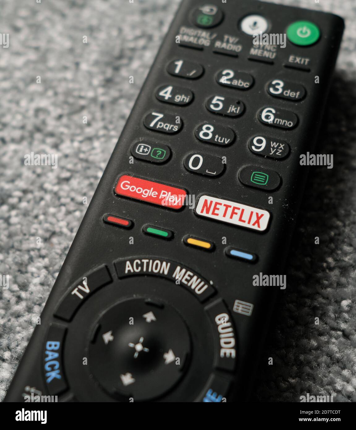 Czestochowa, Pologne - 18 mars 2020 : bouton Netflix de la plate-forme de cinéma sur la télécommande du téléviseur Banque D'Images