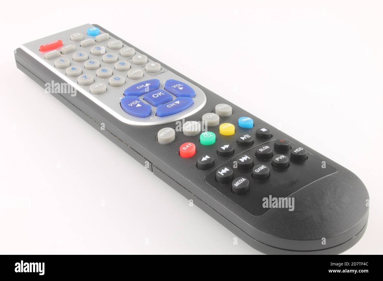 Télécommande TV multimédia avec boutons de couleur isolés sur blanc Banque D'Images
