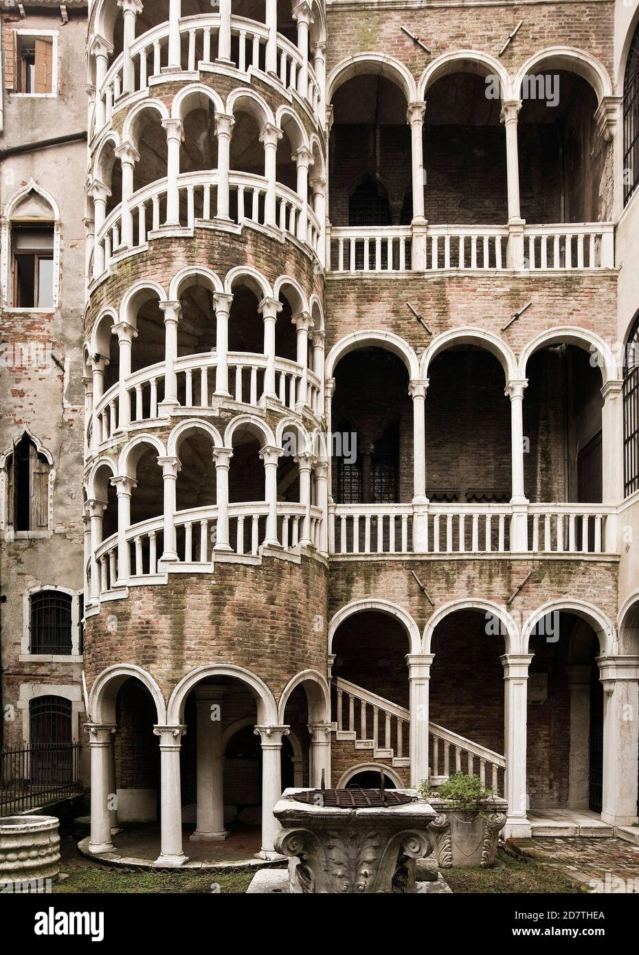 Escalier en colimaçon et arcades, Palazzo Contarini del Bovolo, Venise, Italie Banque D'Images