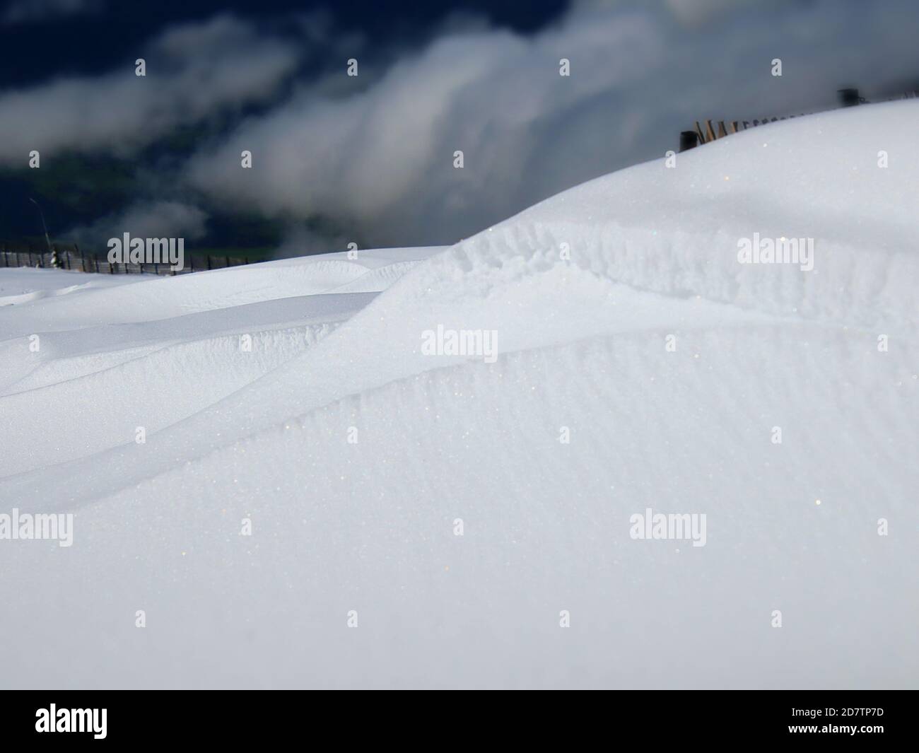 Couches épaisses de neige. Banque D'Images