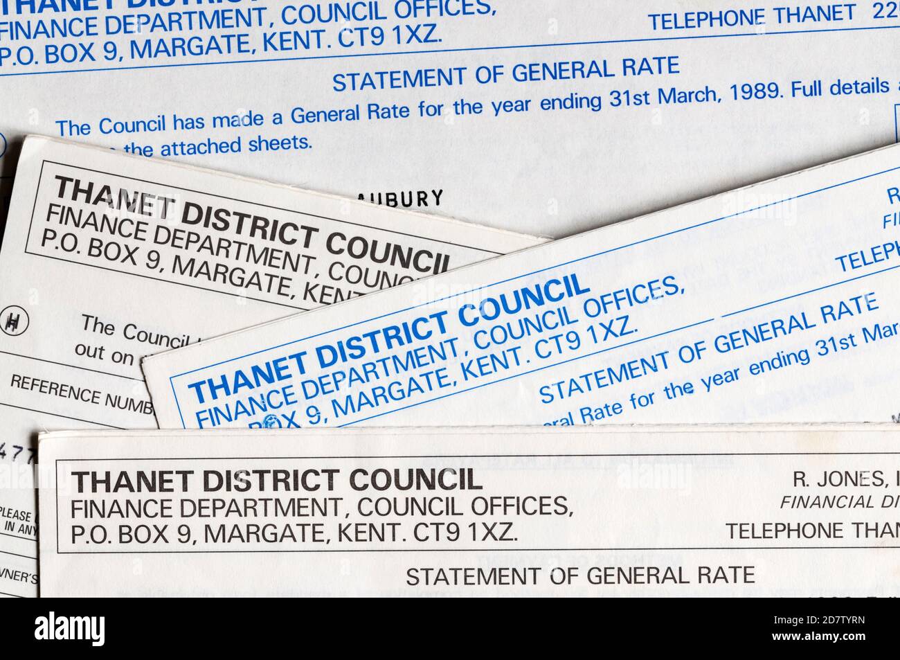 Le Conseil de district de Thanet évalue les projets de loi des années 1980. Banque D'Images