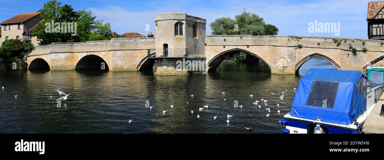 La chapelle du Quayside et du pont ; River Great Ouse, ville de St Ives, Cambridgeshire, Angleterre, Royaume-Uni Banque D'Images