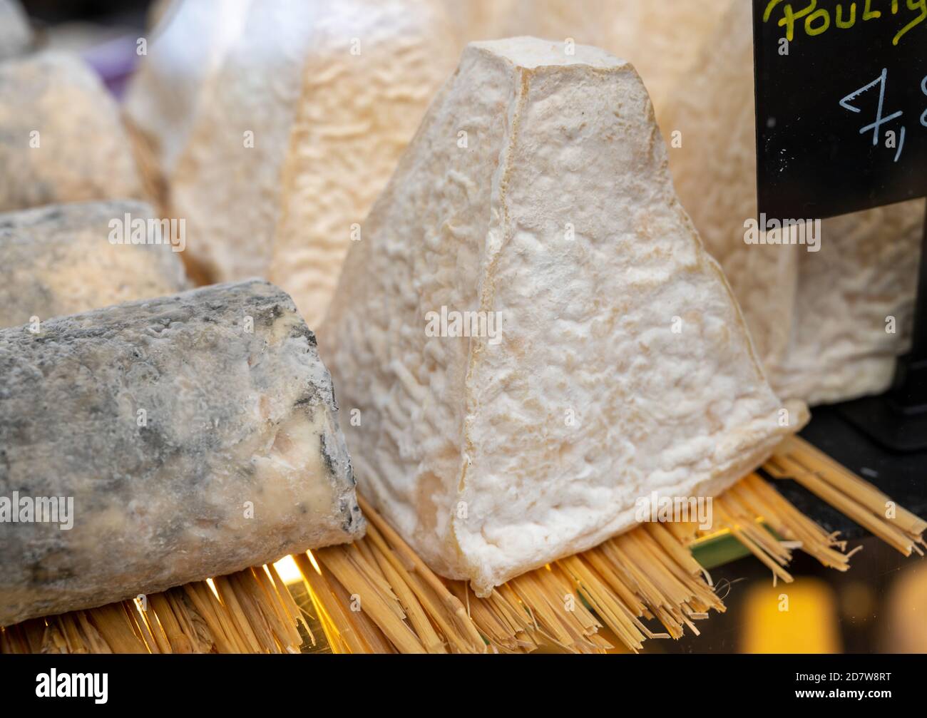 Pyramide alimentaire en français Banque de photographies et d’images à ...
