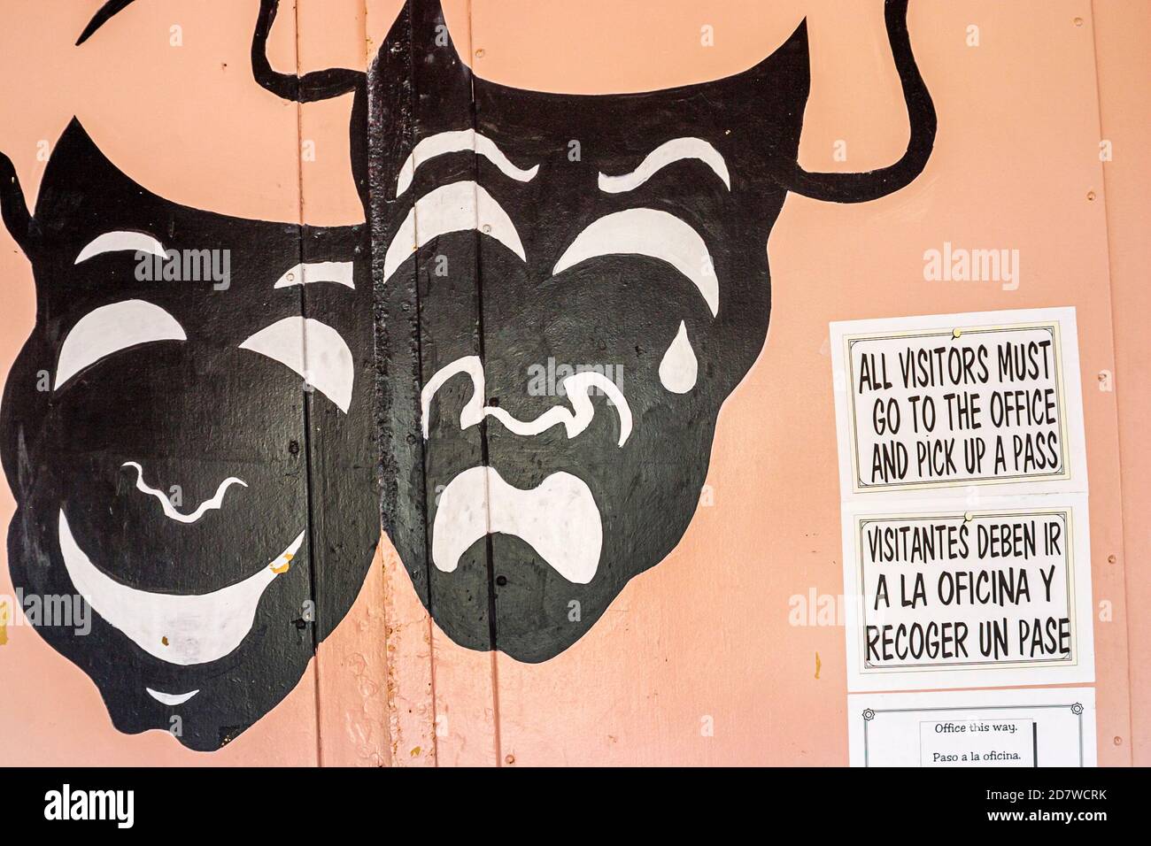 Miami Beach Florida, Washington Avenue, panneau d'entrée au théâtre anglais espagnol multilingue, Banque D'Images