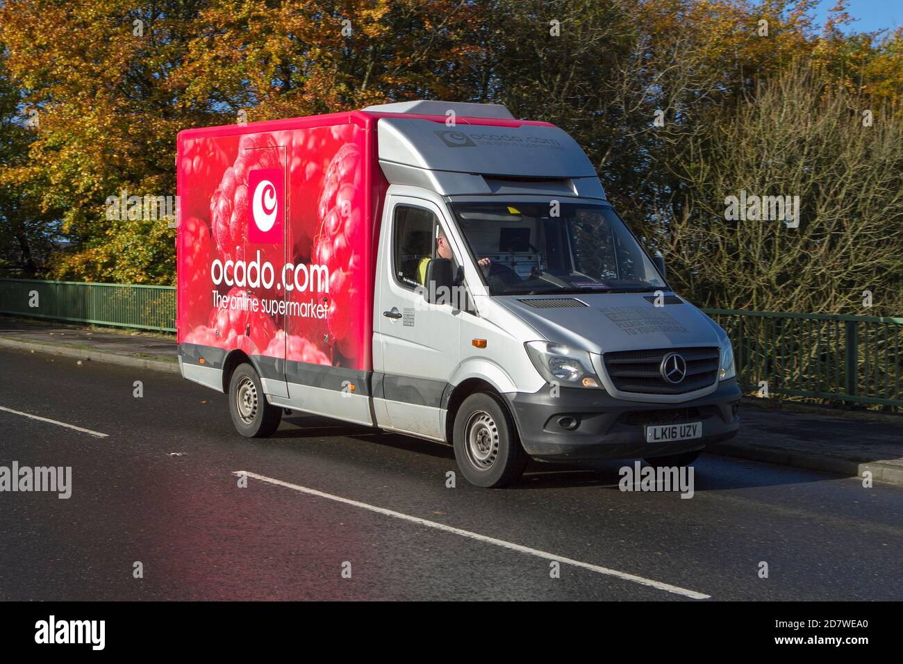 Une fourgonnette de livraison de nourriture d'épicerie en ligne Ocado Banque D'Images