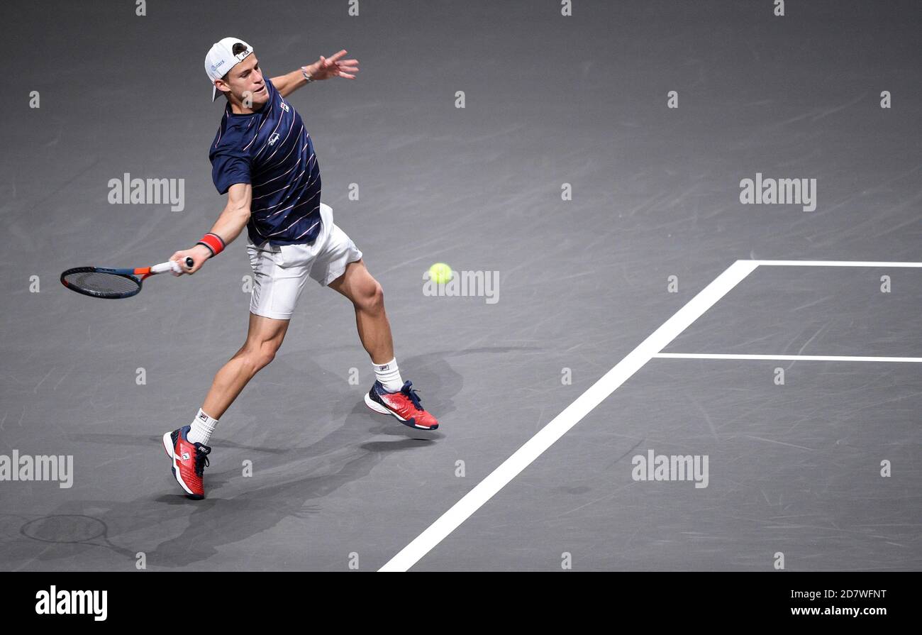 Cologne, Allemagne. 25 octobre 2020. Tennis: ATP Tour - Championnat de Cologne (ATP), individuel, hommes, finale, A. Zverev (Allemagne) - Schwartzman (Argentine). Diego Schwartzman joue le ballon. Credit: Jonas Güttler/dpa/Alay Live News Banque D'Images