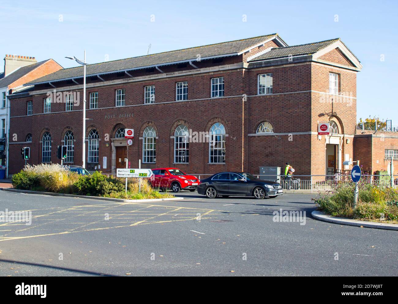 23 octobre 2020 la grande brique rouge construit Royal Mail Bureau de poste sur la rue principale dans le comté de Bangor en bas Irlande du Nord sur un beau soleil afte Banque D'Images