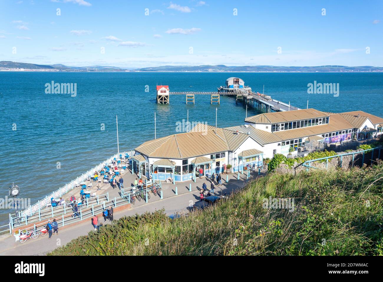 Mumbles Pier and Beach Hut Cafe, Mumbles Road, The Mumbles, Swansea (Abertawe), City and County of Swansea, pays de Galles, Royaume-Uni Banque D'Images