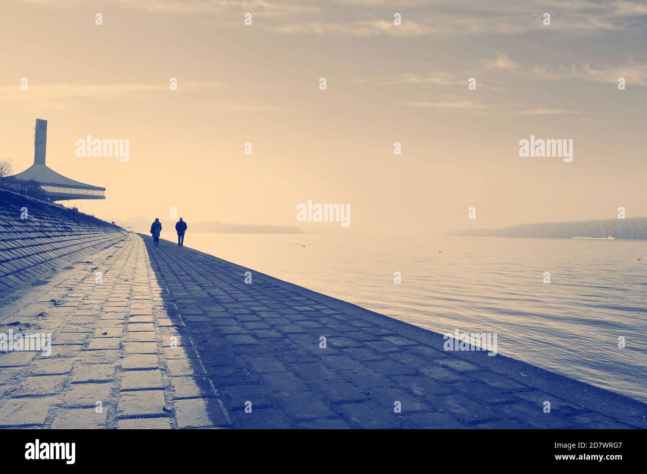 Promenade le long du Danube le jour d'hiver glacial, Belgrade, Serbie Banque D'Images Promenade le long du Danube le jour d'hiver glacial, Belgrade, Serbie Banque D'Images