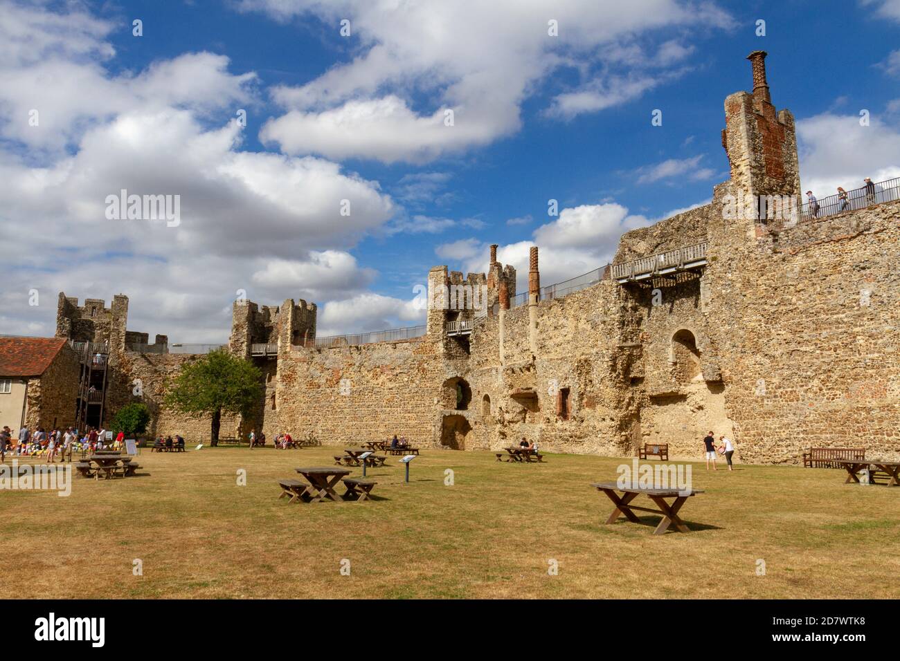 Vue intérieure sur les murs du château de Framingham, Suffolk, Royaume-Uni. Banque D'Images