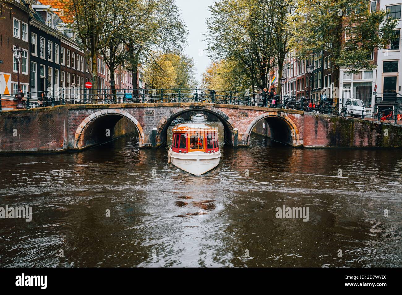 AMSTERDAM, PAYS-BAS - 09 septembre 2017 : bateau Banque D'Images