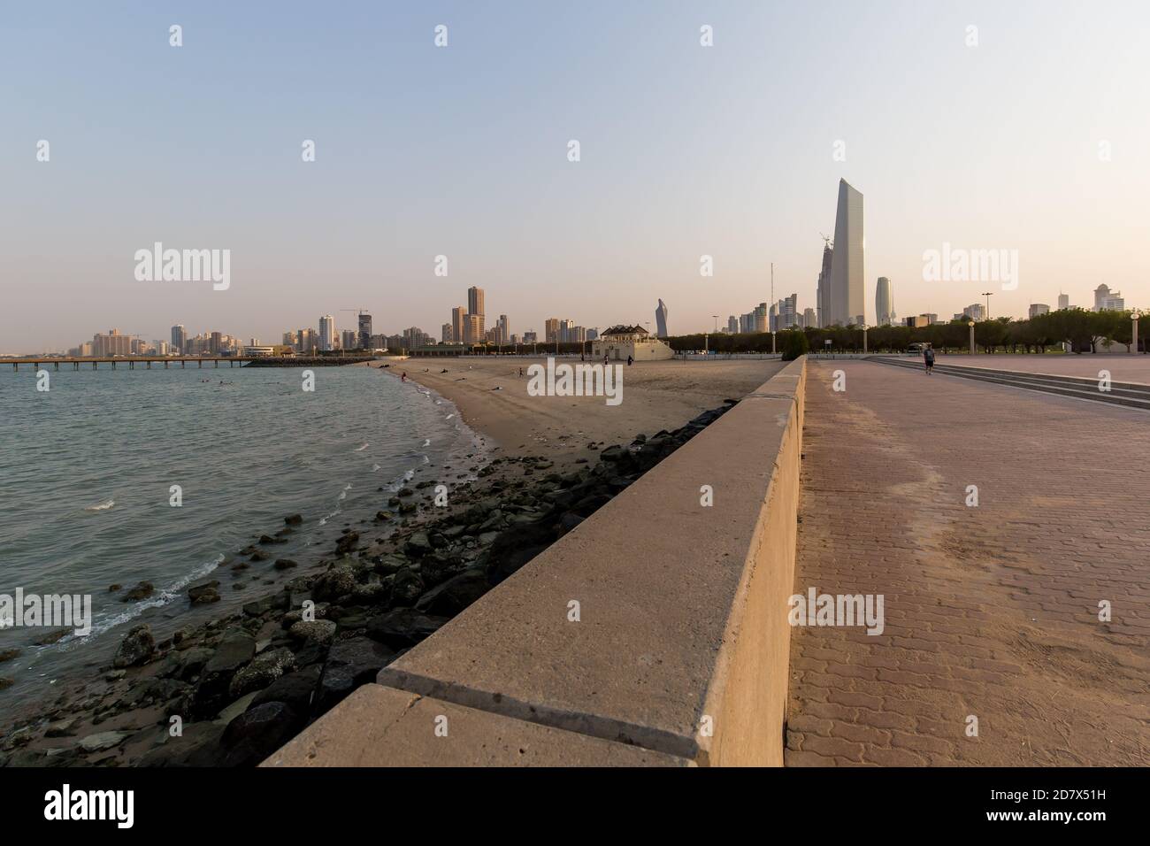 KOWEÏT; - 03 août; 2017: Cornich Koweït vue sur la ville depuis la plage Banque D'Images