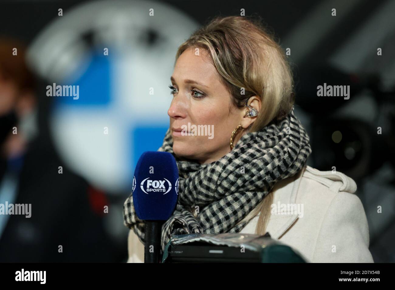 DEN HAAG, PAYS-BAS - OCTOBRE 25 : Fox presetatrice Helene Hendriks pendant  le match néerlandais Eredivisie entre ADO Den Haag et AZ au stade Cars Jeans  Stadium du 25 octobre 2020 à