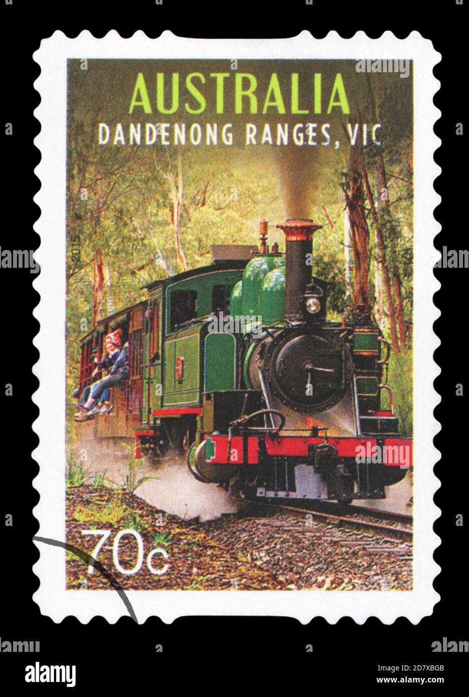 AUSTRALIE - VERS 2015 : timbre-poste utilisé en provenance d'Australie, représentant une illustration d'un train de passagers Early Steam Engine dans les chaînes de Dandenong, V Banque D'Images