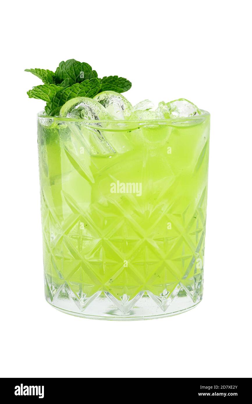 Limonade thaï et tarragon, Gin Basil Smash sur fond blanc Banque D'Images