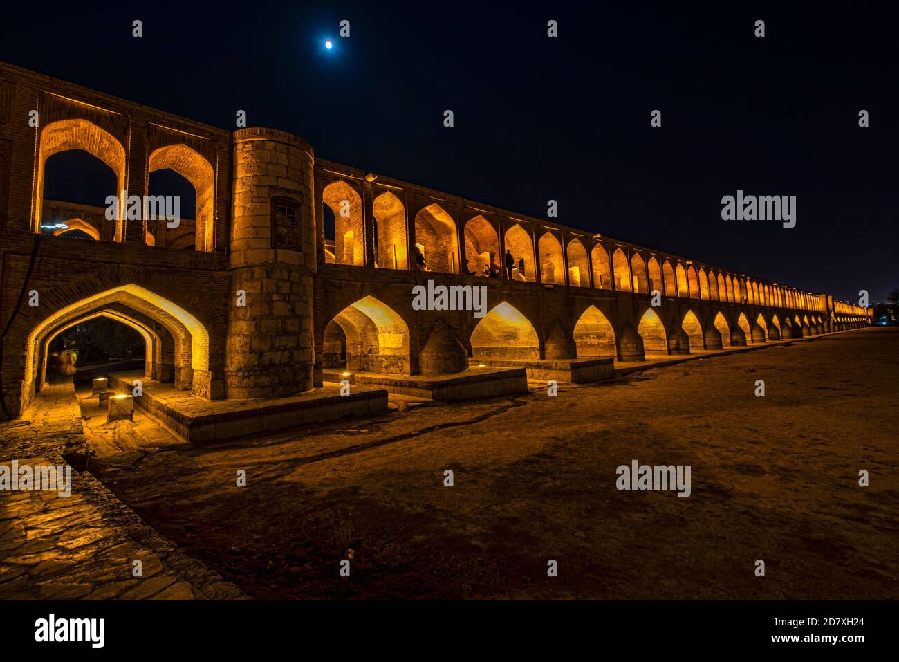 Pont Allahverdi Khan ou pont si-o-se-Pol au-dessus de la rivière Zayandeh, Isfahan, Iran Banque D'Images