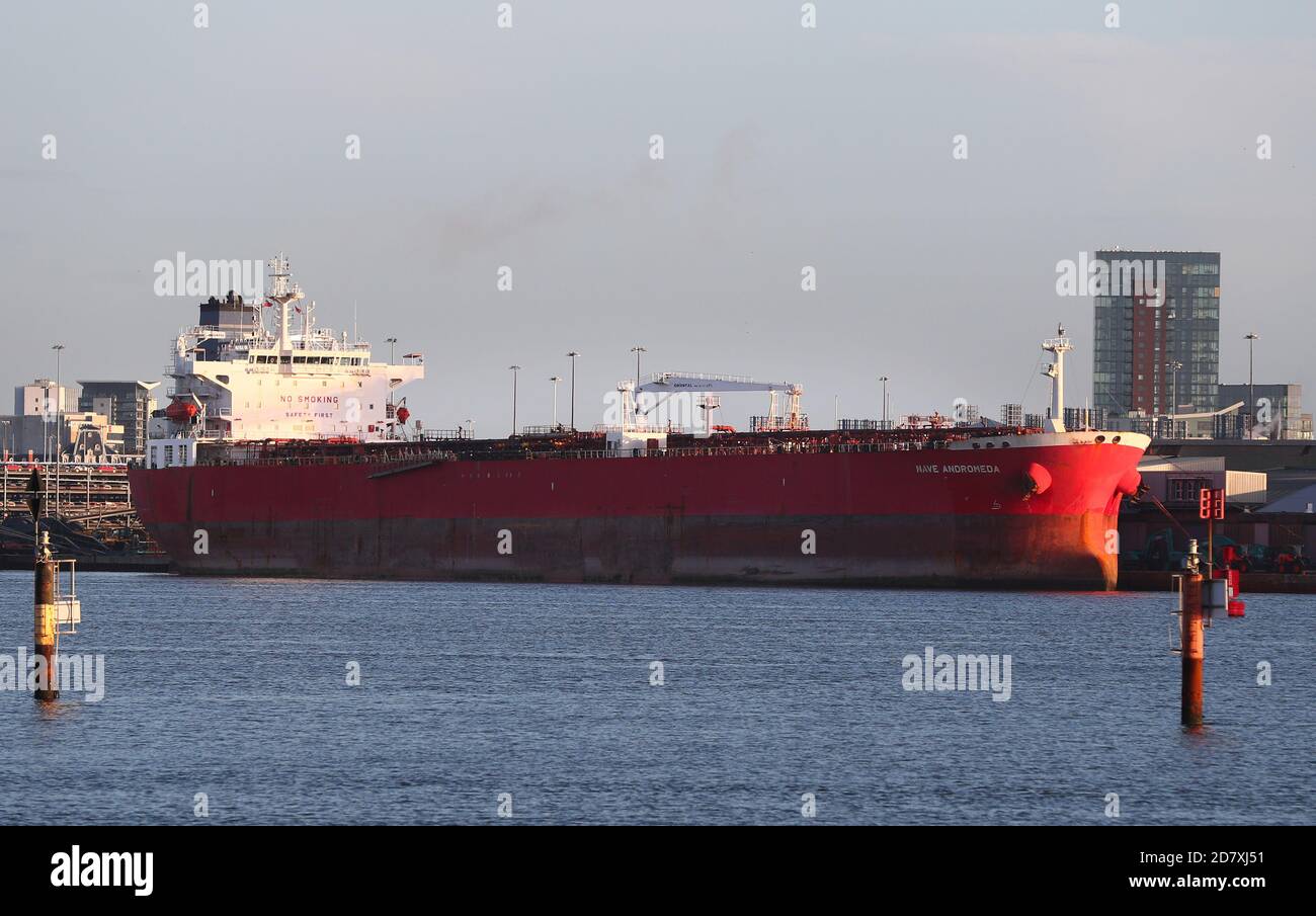 Southampton, Hampshire. 26 octobre 2020. Le pétrolier Nave Andromeda photographié sur les quais de Southampton après que l'équipage ait été sauvé dans un sauvetage spectaculaire par les commandos de Special Boat Service après que sept passagers ont été violents envers l'équipage. Credit Stuart Martin/Alay Live News Banque D'Images