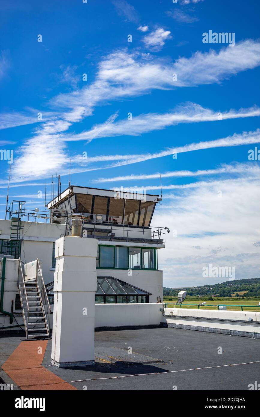 L'aéroport de Brighton City (EGKA), également connu sous le nom de Shoreham Airport, est situé dans le West Sussex, en Angleterre. Premier aéroport d'Angleterre. Banque D'Images