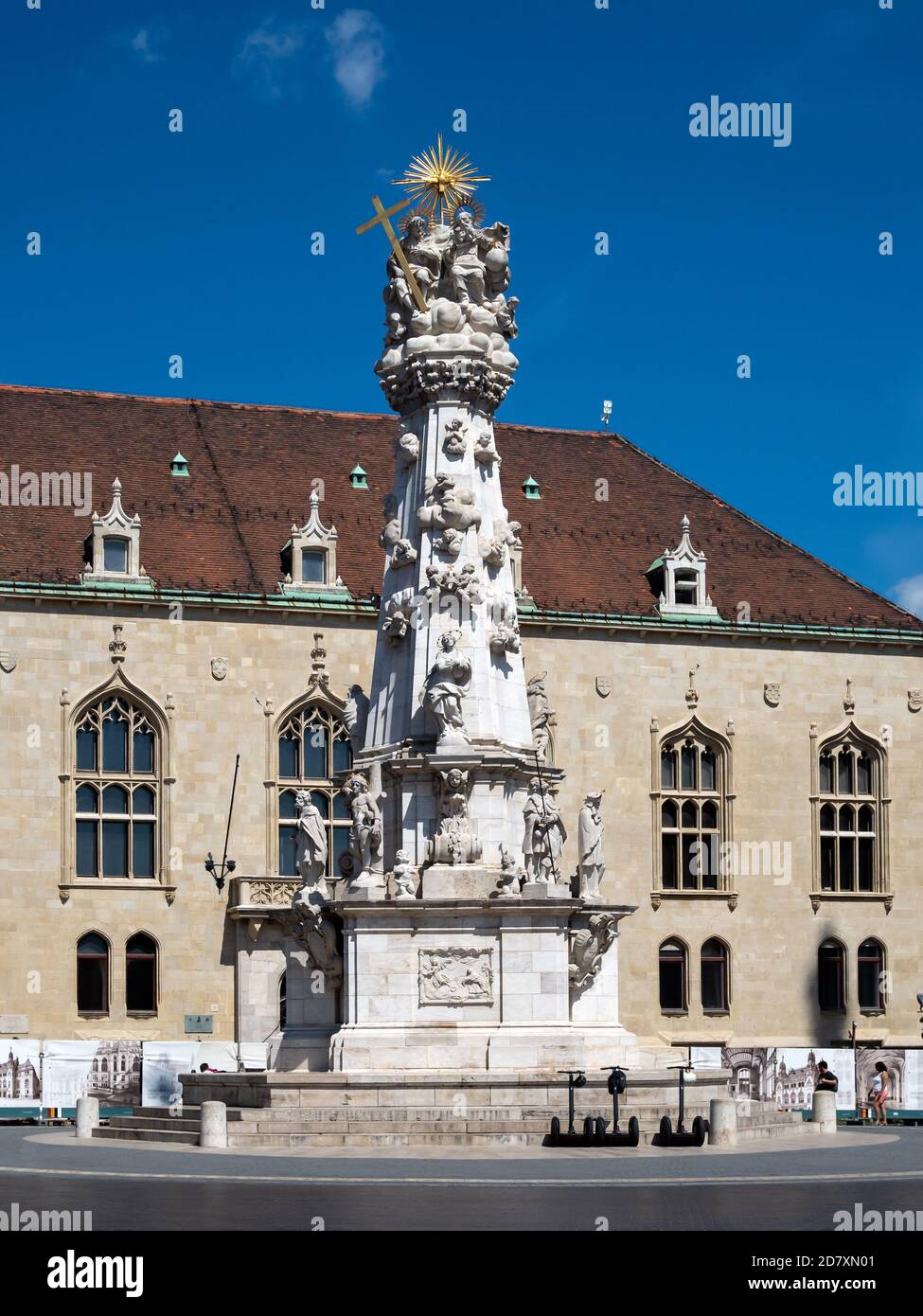 BUDAPEST, HONGRIE - 16 JUILLET 2019 : vue sur la statue de la Sainte Trinité dans le quartier du château de Buda Banque D'Images