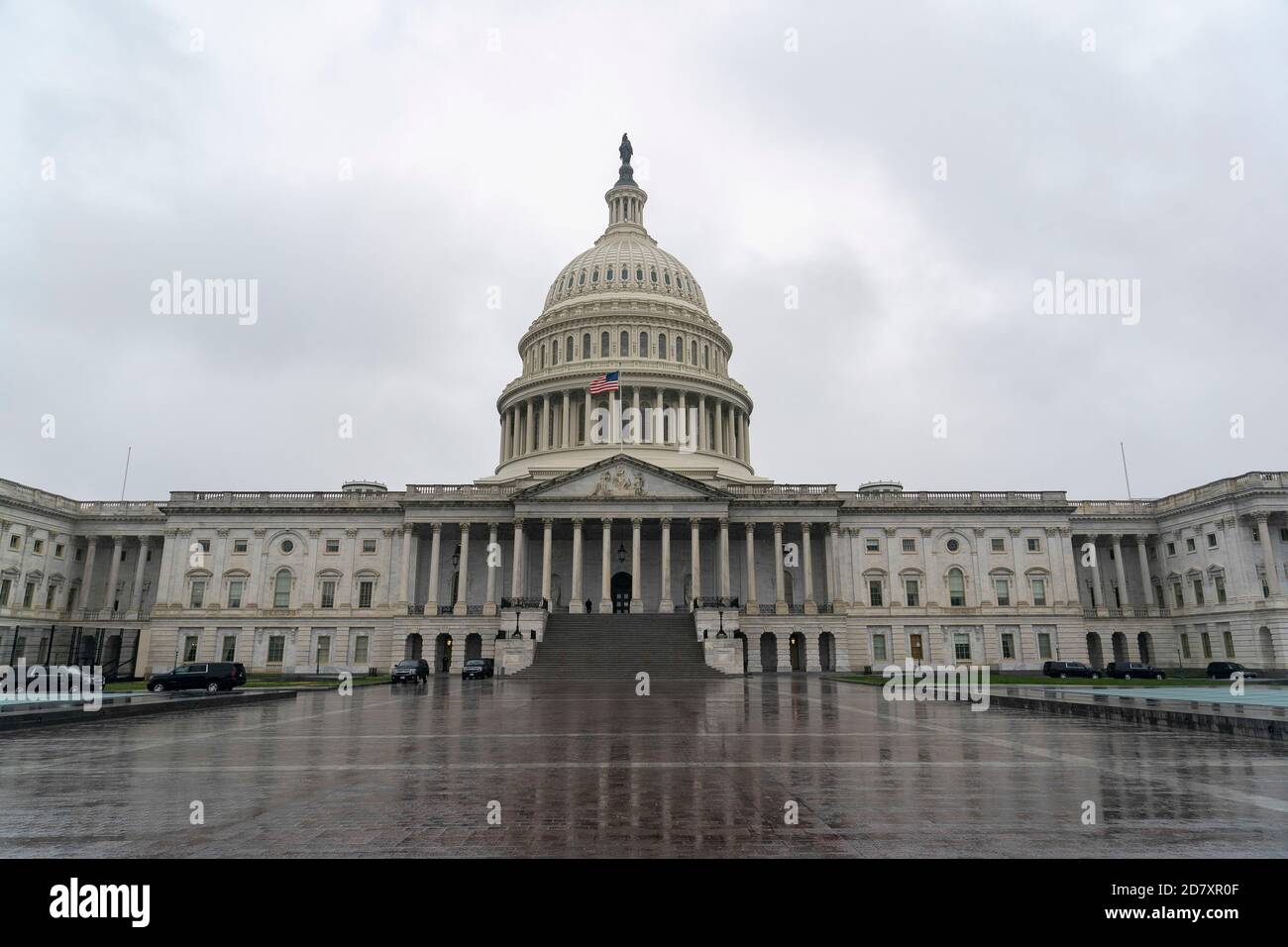 Le Capitole des États-Unis, le 25 mars 2020, à Washington, DC. Le Sénat américain était sur le point d'adopter mercredi un plan de secours massif pour les Américains et les entreprises ravagées par la pandémie du coronavirus alors que les hôpitaux de New York se vanaient d'une vague de patients infectés. Crédit : Alex Edelman/l'accès photo Banque D'Images