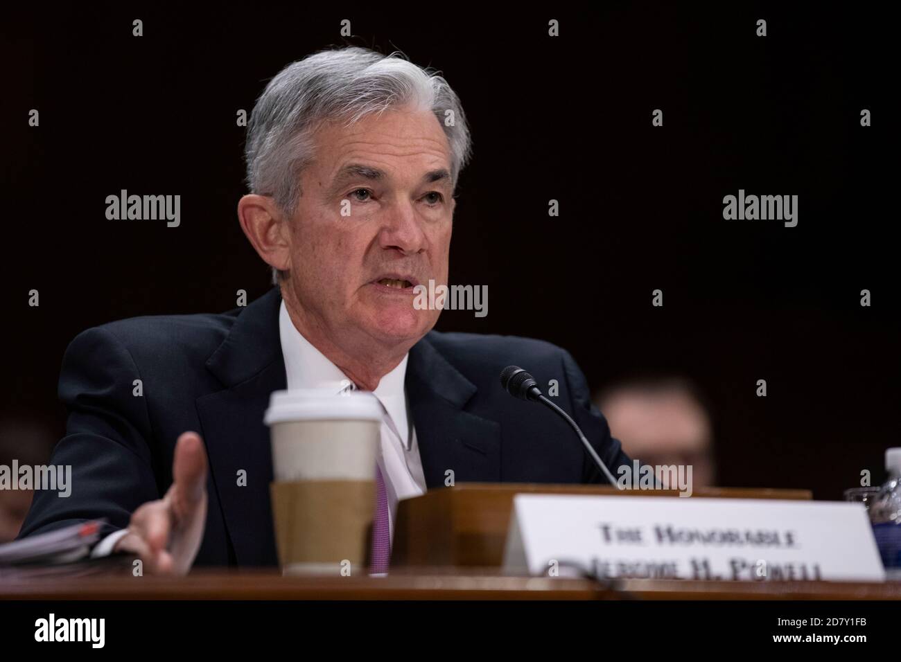 Jerome Powell, président de la Réserve fédérale, remet au Congrès le « Rapport annuel de politique monétaire de la Réserve fédérale » devant le Comité bancaire du Sénat sur Capitol Hill à Washington, D.C., le 26 février 2019. Crédit : Alex Edelman/l'accès photo Banque D'Images