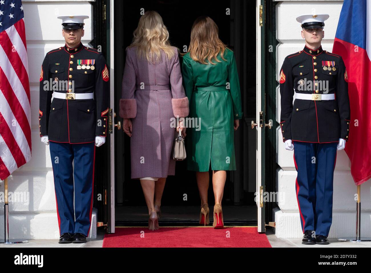 La première dame Melania Trump et l'épouse du Premier ministre de la République tchèque Monika Babišová entrent à la Maison Blanche à Washington, D.C., le 7 mars 2019. Crédit : Alex Edelman/l'accès photo Banque D'Images