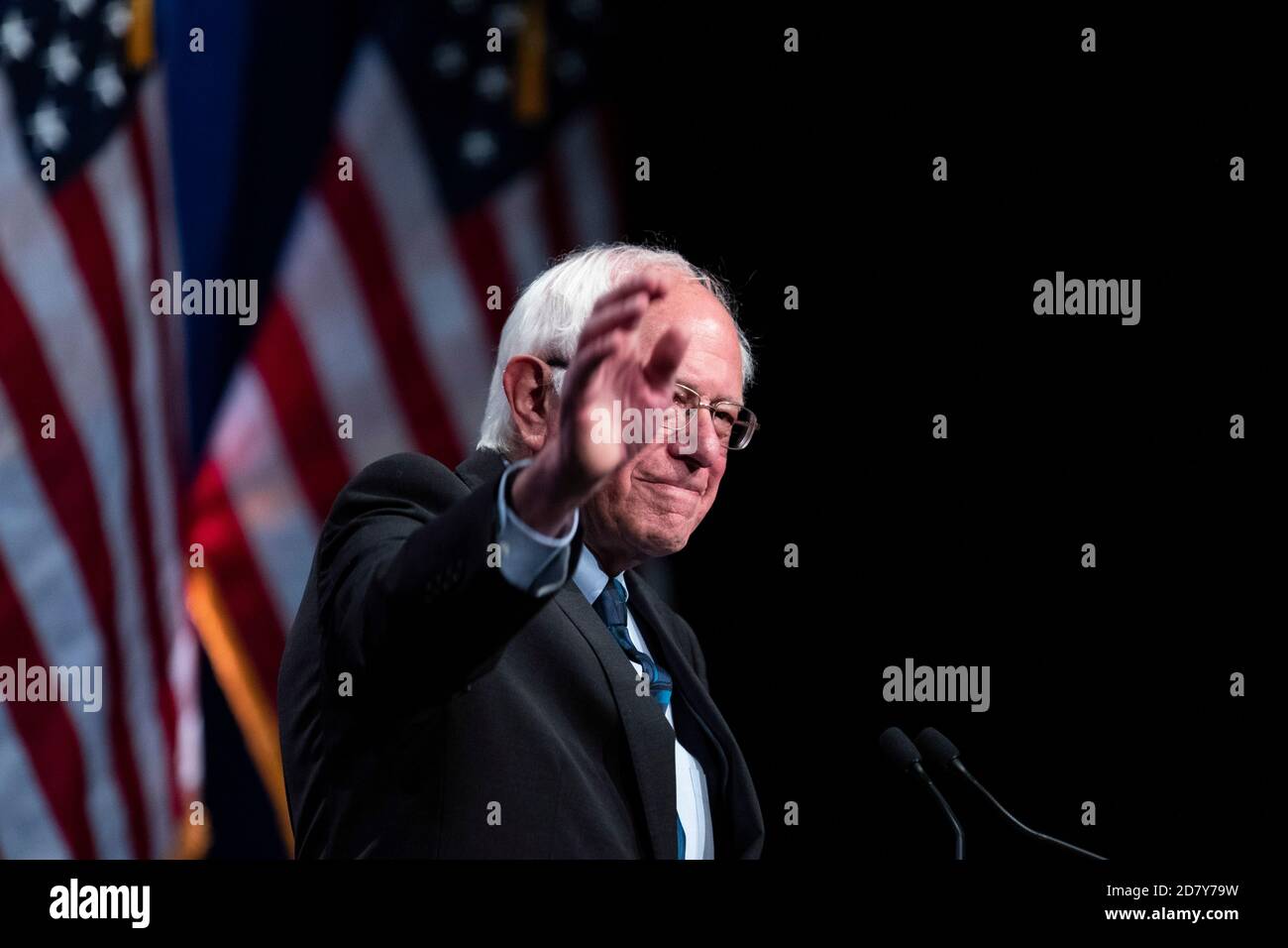 2020 le candidat pour le Président des États-Unis, le sénateur Bernie Sanders, I-V.T., arrive à un événement de campagne à l'Université George Washington, à Washington, D.C., le 12 juin 2019. Sanders a qualifié cet événement d'événement majeur de campagne et a prononcé un long discours sur le socialisme démocratique. Crédit : Alex Edelman/l'accès photo Banque D'Images