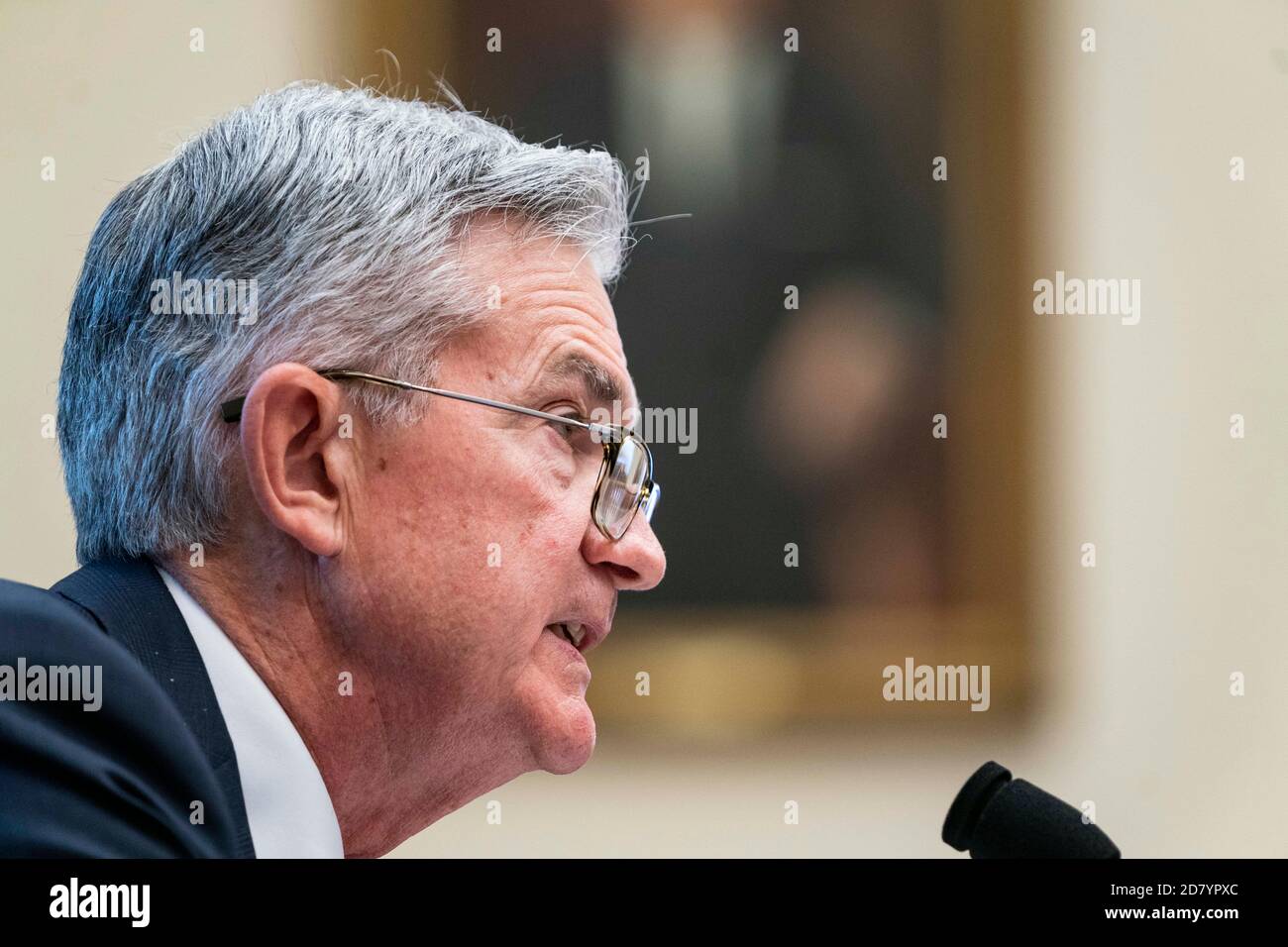 Le président du Conseil de la Réserve fédérale, Jerome Powell, témoigne devant le Comité des services financiers de la Chambre à Capitol Hill, à Washington, D.C., le mercredi 10 juillet 2019. Les législateurs ont interrogé Powell sur une variété de sujets liés à la politique monétaire des États-Unis et à l'état de l'économie américaine. Crédit : Alex Edelman/l'accès photo Banque D'Images