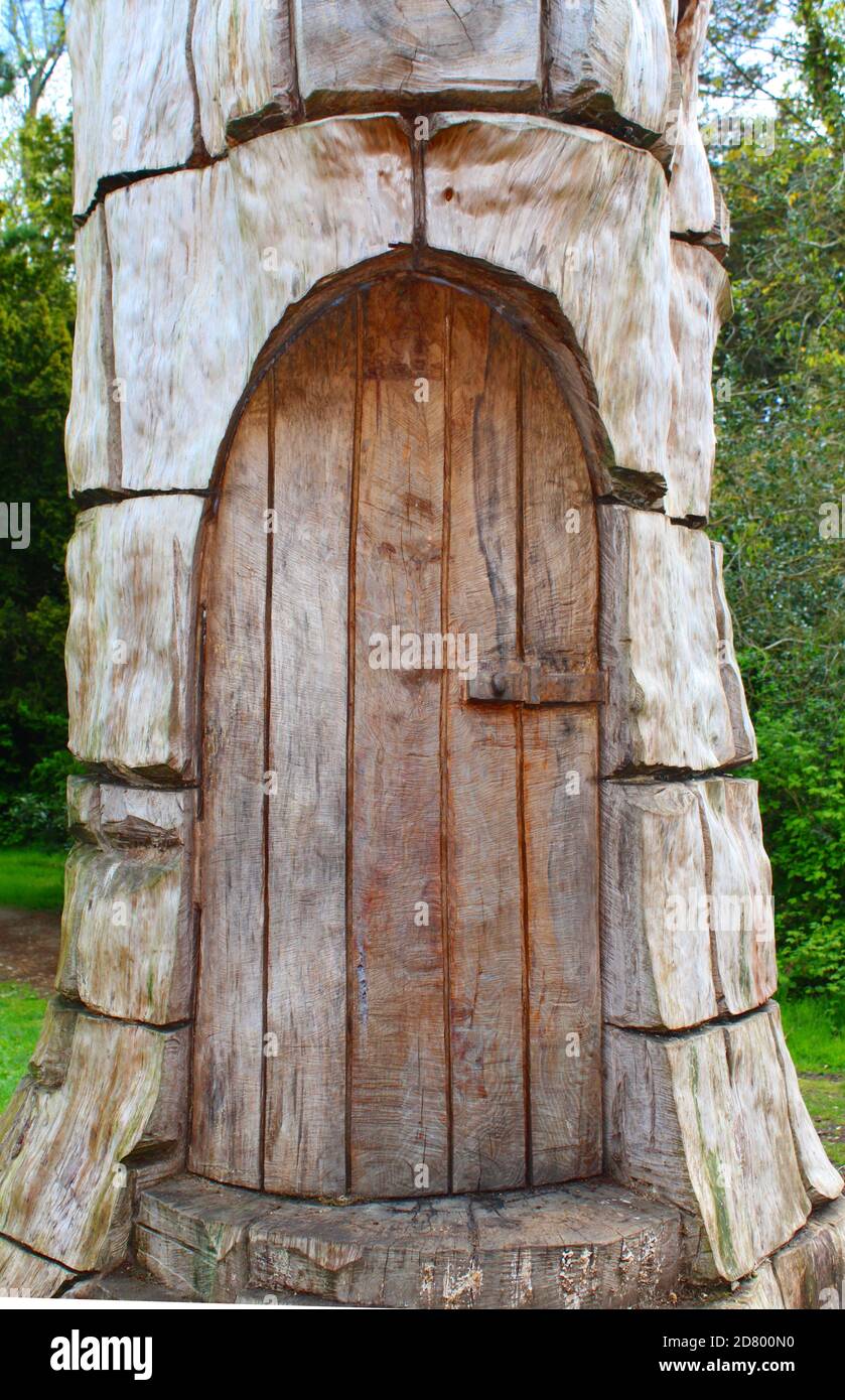 Une sculpture de Chainsaw par l'artiste Christopher bain à Staunton Country Park, Hampshire, Angleterre Banque D'Images