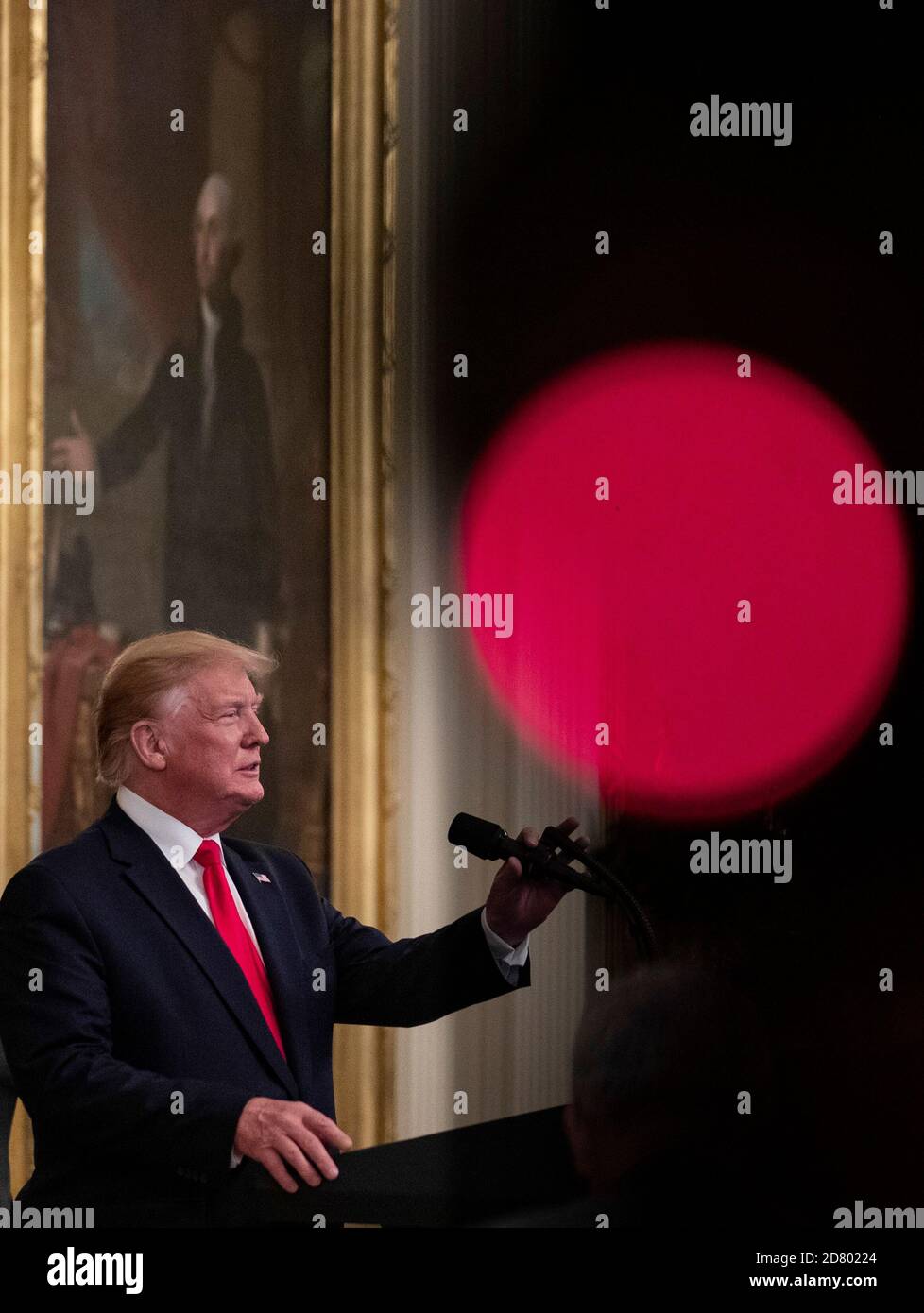 Le président américain Donald Trump prononce un discours à la salle est de la Maison Blanche, à Washington, D.C., le 13 juin 2019. Trump a parlé de la deuxième chance d'embauche et des possibilités de réussir après avoir quitté la prison. Crédit : Alex Edelman/l'accès photo Banque D'Images