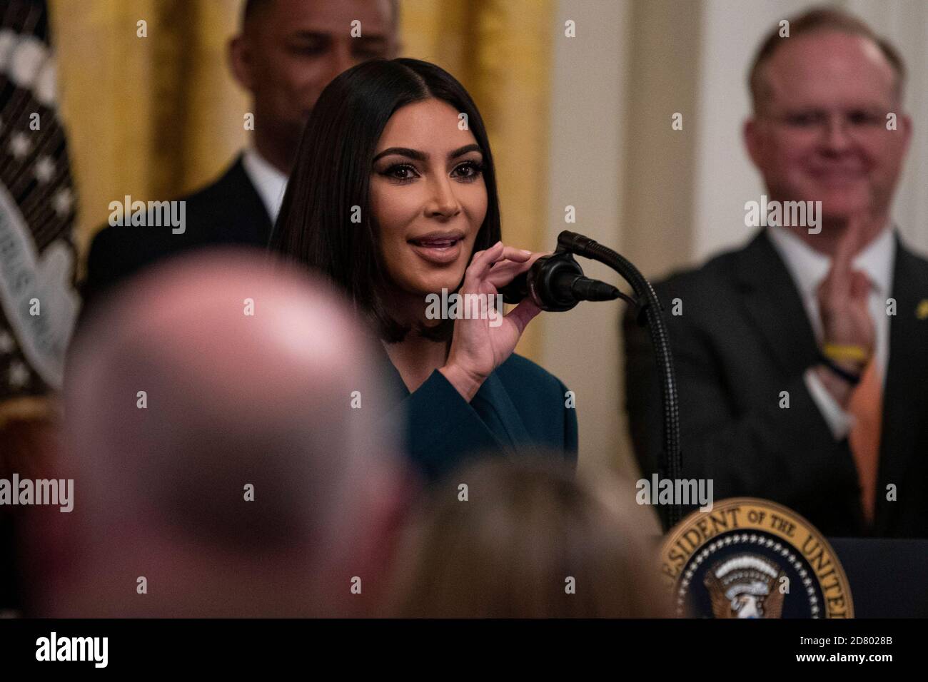 Kim Kardashian West parle lors d'un événement sur l'embauche de la deuxième chance dans la salle est de la Maison Blanche à Washington, D.C., le 13 juin 2019. Le président américain Donald Trump a également pris la parole au cours de l'événement qui a porté sur la possibilité pour les détenus réformés de réussir après leur sortie de prison. Crédit : Alex Edelman/l'accès photo Banque D'Images