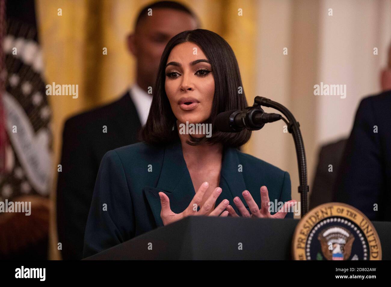 Kim Kardashian West parle lors d'un événement sur l'embauche de la deuxième chance dans la salle est de la Maison Blanche à Washington, D.C., le 13 juin 2019. Le président américain Donald Trump a également pris la parole au cours de l'événement qui a porté sur la possibilité pour les détenus réformés de réussir après leur sortie de prison. Crédit : Alex Edelman/l'accès photo Banque D'Images