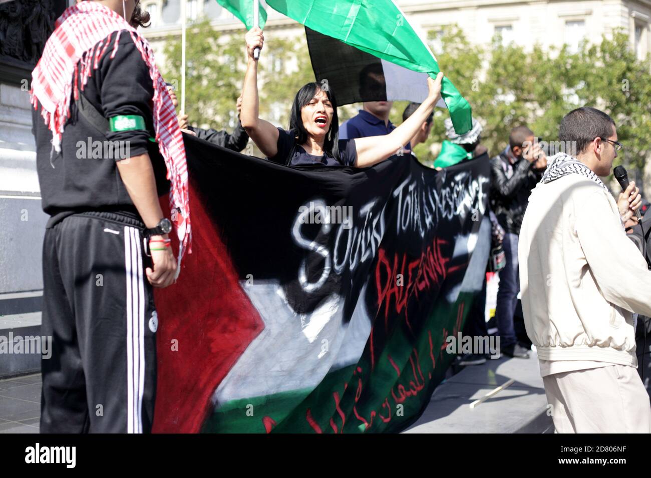 des-partisans-du-peuple-palestinien-se-sont-r-unis-sur-la-place-de-la