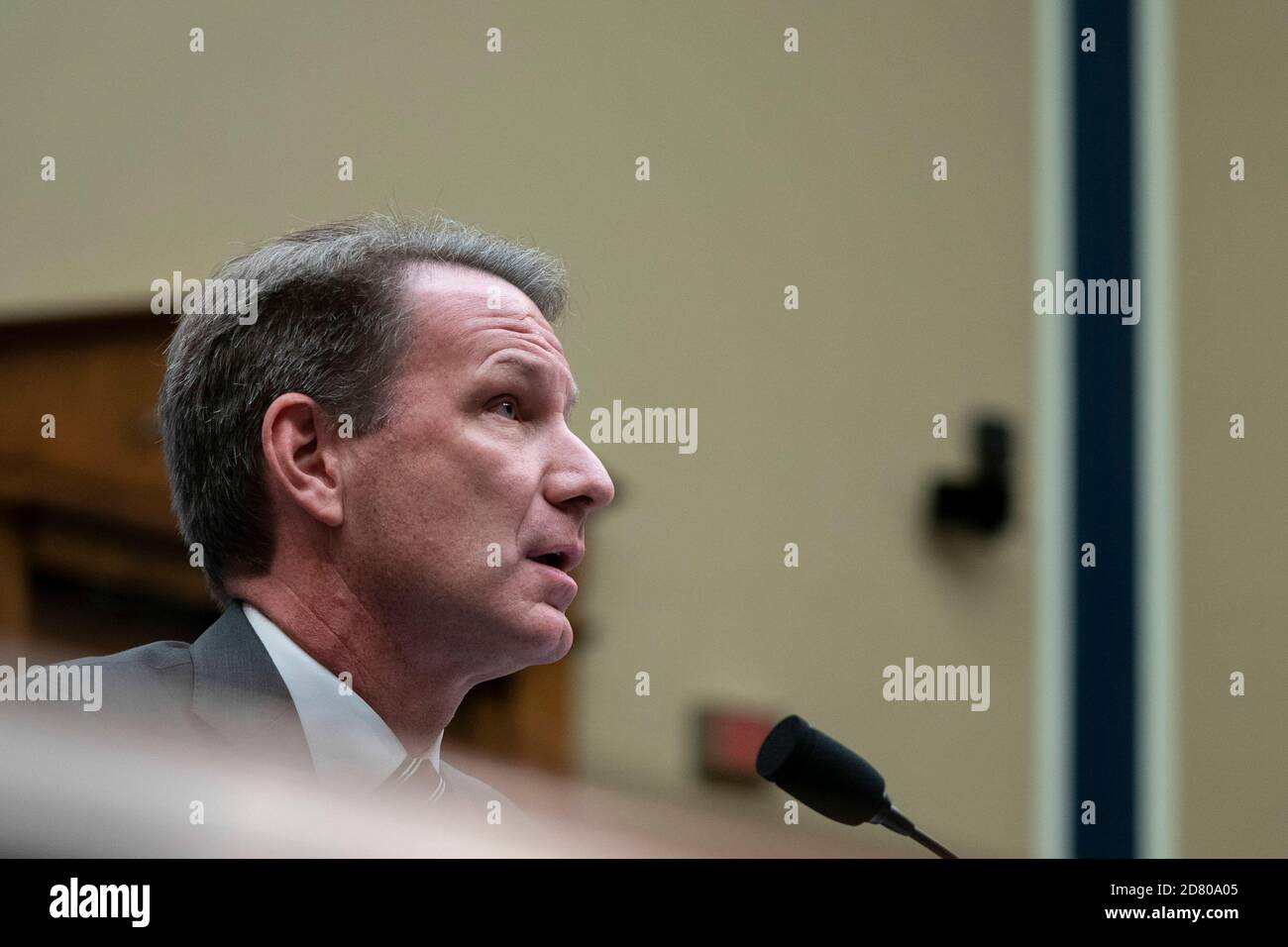 Norman Sharpless, commissaire par intérim de la Food and Drug Administration, témoigne lors d'une audience de la Chambre de l'énergie et du commerce sur les appareils de vapotage électroniques à Capitol Hill, à Washington, D.C., le mercredi 25 septembre 2019. Crédit : Alex Edelman/l'accès photo Banque D'Images