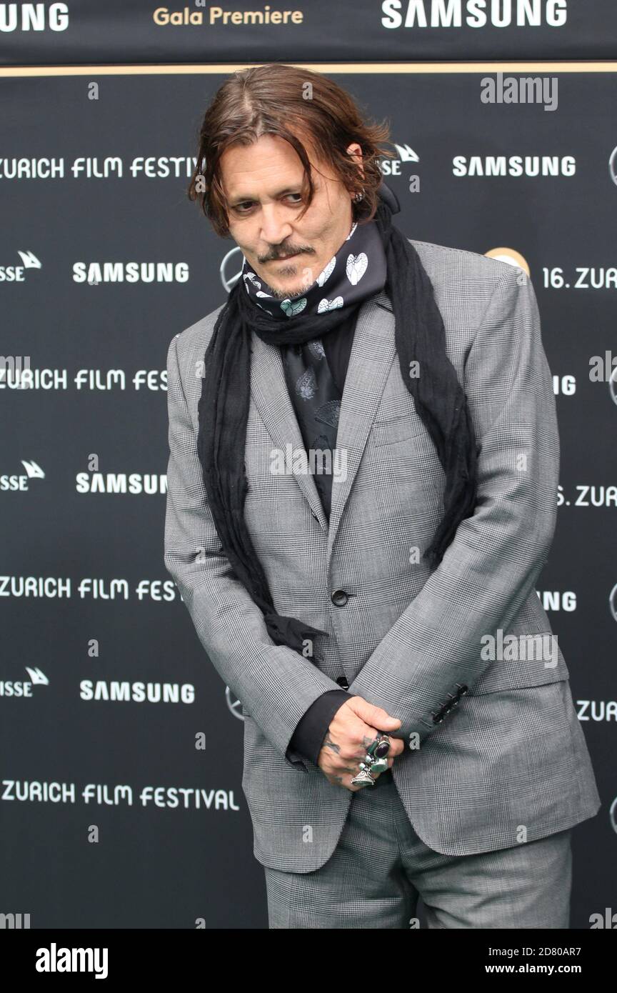 Johnny Depp assiste à la première « Crock of Gold: Quelques tours avec Shane McGowan » lors du 16e Festival du film de Zurich à Kino Corso le 02 octobre 2020 à Zurich, en Suisse. Banque D'Images