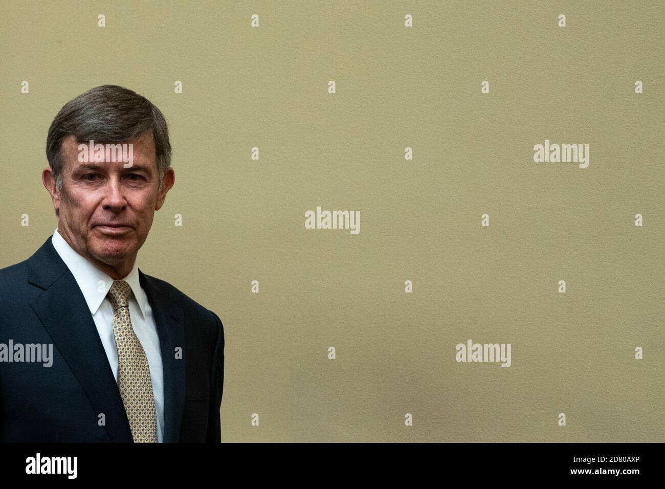 Joseph Maguire, directeur par intérim du renseignement national, arrive à une audience de la Commission du renseignement de la Chambre à Washington, D.C., aux États-Unis, le jeudi 26 septembre 2019. Maguire, qui a retardé le dépôt d'une plainte de dénonciateurs au Congrès à l'égard du président Donald Trump, témoignera de la plainte qui détaille la demande de Trump que le président de l'Ukraine enquête sur l'ancien vice-président Joe Biden et son fils Hunter. Crédit : Alex Edelman/l'accès photo Banque D'Images