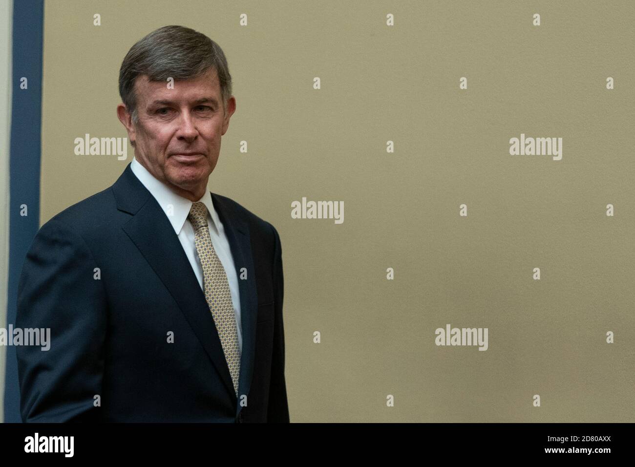 Joseph Maguire, directeur par intérim du renseignement national, arrive à une audience de la Commission du renseignement de la Chambre à Washington, D.C., aux États-Unis, le jeudi 26 septembre 2019. Maguire, qui a retardé le dépôt d'une plainte de dénonciateurs au Congrès à l'égard du président Donald Trump, témoignera de la plainte qui détaille la demande de Trump que le président de l'Ukraine enquête sur l'ancien vice-président Joe Biden et son fils Hunter. Crédit : Alex Edelman/l'accès photo Banque D'Images