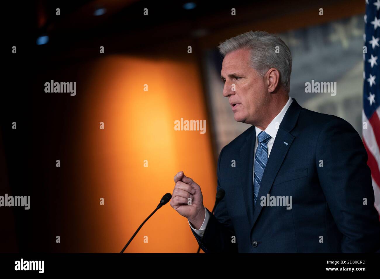 Le chef de la minorité de la Chambre des États-Unis, Kevin McCarthy, républicain de Californie, s'adresse aux médias lors de sa conférence de presse hebdomadaire à Washington, D.C., aux États-Unis, le jeudi 26 septembre 2019. McCarthy a déclaré que les Démocrates de la Chambre des représentants ont rendu le pays moins sûr après avoir commencé la procédure de destitution du président Donald Trump. Crédit : Alex Edelman/l'accès photo Banque D'Images