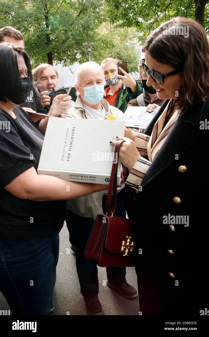 Juliette Binoche arrive au ZFF Masters lors du 16ème Festival du film de Zurich 2020 à Filmpodium le 1er octobre 2020 à Zurich, Suisse Banque D'Images