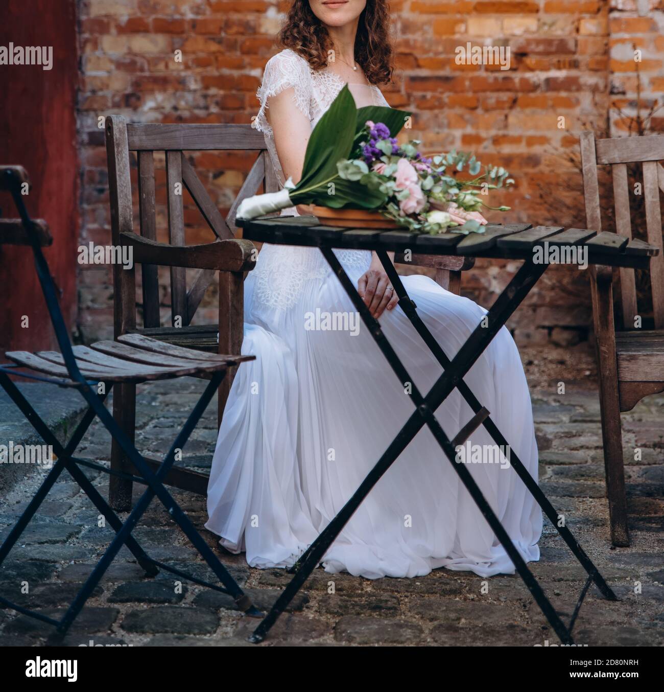 Couple de mariage célébrant ensemble le joyeux jour de mariage. Concept d'agence de mariage. Banque D'Images Couple de mariage célébrant ensemble le joyeux jour de mariage. Concept d'agence de mariage. Banque D'Images