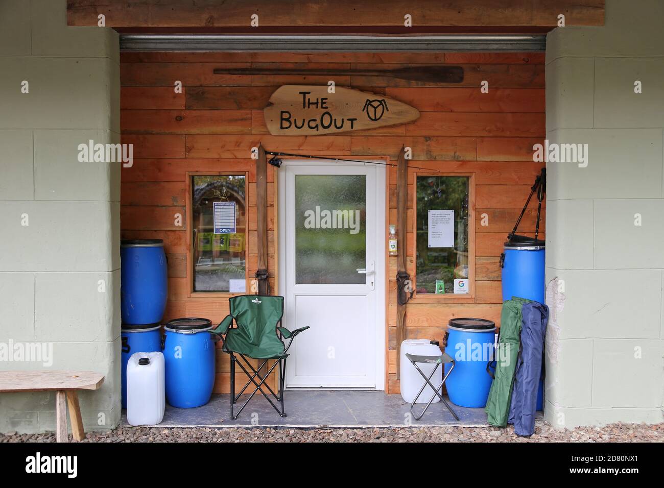 Fournitures de camping Bug Out, Celtic Woodland Holidays, Road Wood, Builth Wells, Brecknockshire, Powys, pays de Galles, Grande-Bretagne, Royaume-Uni, Royaume-Uni, Europe Banque D'Images